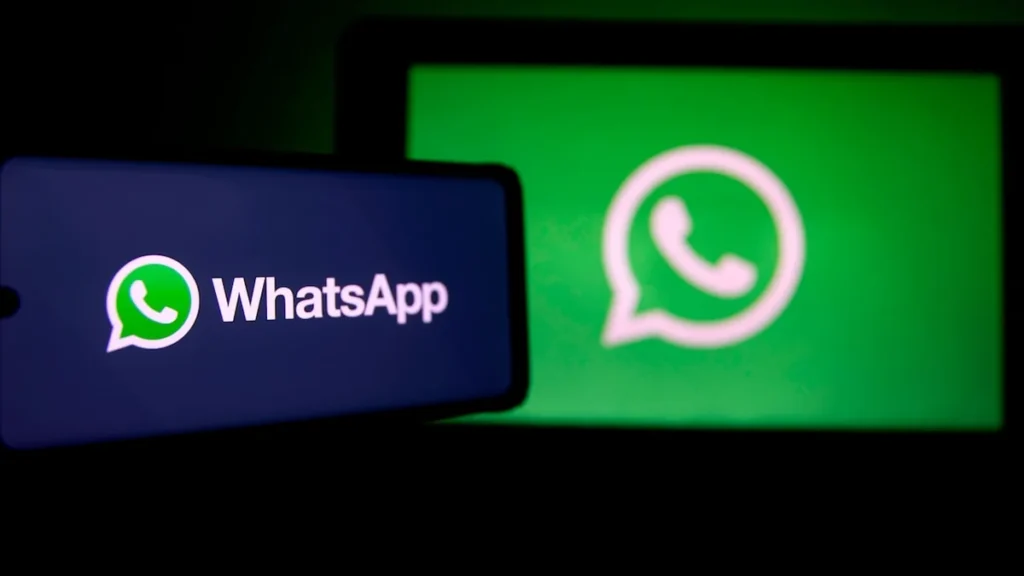 Dispositivo móvil que muestra la aplicación WhatsApp