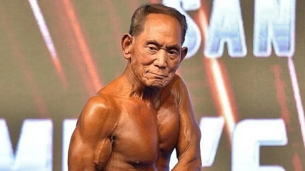 Toshisuke Kanazawa atleta japonés de 90 años en competencia de fisicoculturismo