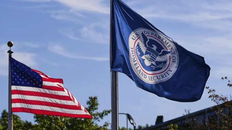 DHS descarta amnistía migratoria tras críticas de legisladora republicana