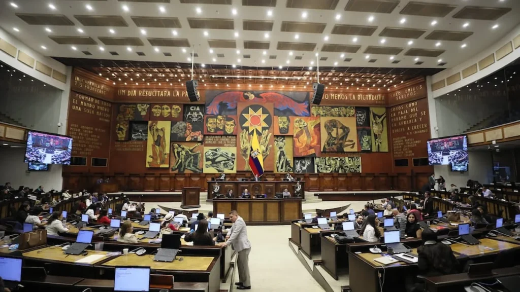 Pleno de la Asamblea Nacional de Ecuador durante tratamiento de fiscalización política