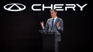 Alertan en Espana por riesgos de espionaje en autos chinos