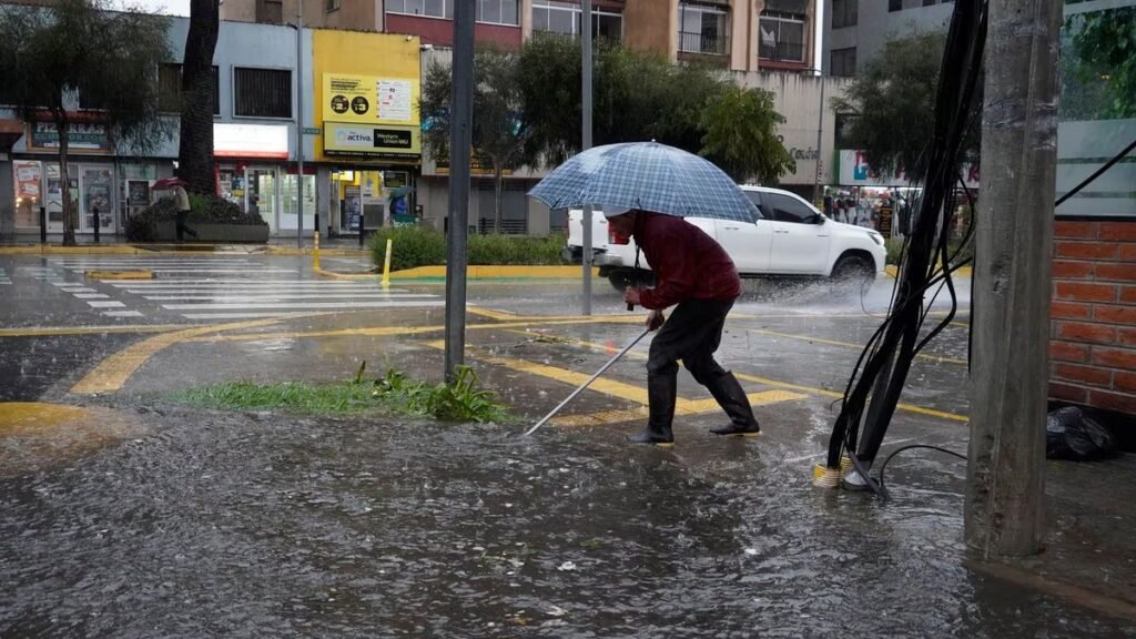 Alerta por lluvias y tormentas en Ecuador: El Oro y la Sierra en riesgo