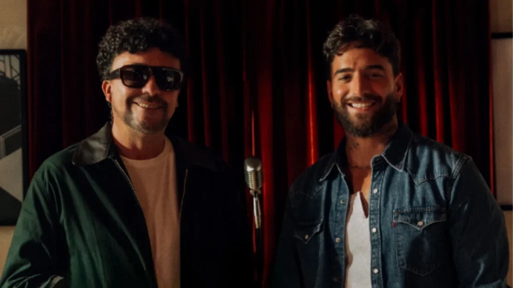 Andrés Cepeda y Maluma posando juntos durante promoción de su nuevo tema