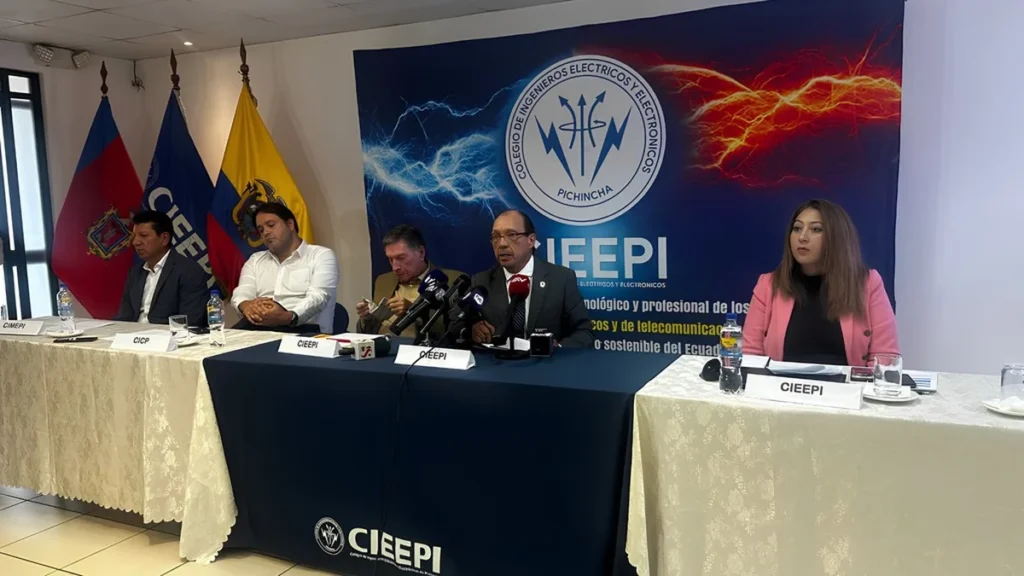 Trabajadores y maquinaria detenida por cortes de energía eléctrica en Quito