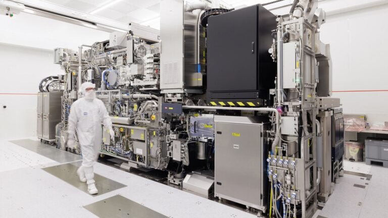 ASML colapsa ante la insaciable demanda de maquinaria para chips de IA