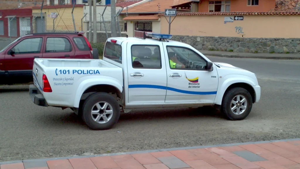 Patrulleros de la Policía Nacional y cerco de seguridad en el centro de Machala tras balacera
