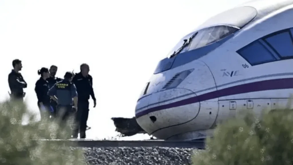 Peritos investigan grabaciones tras choque de trenes en espana