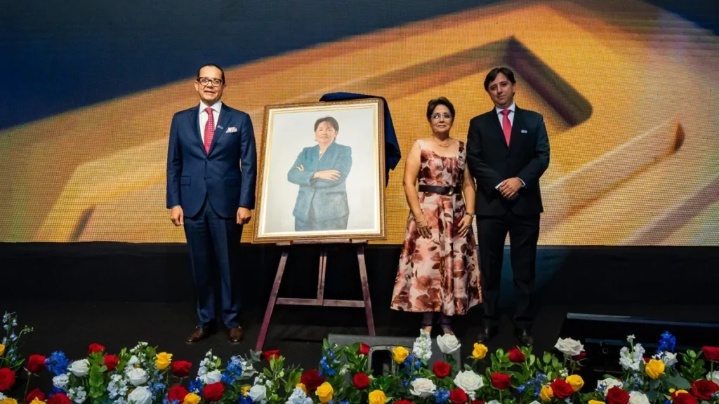 Directivos y autoridades en la conmemoración del aniversario de la Bolsa de Valores de Quito