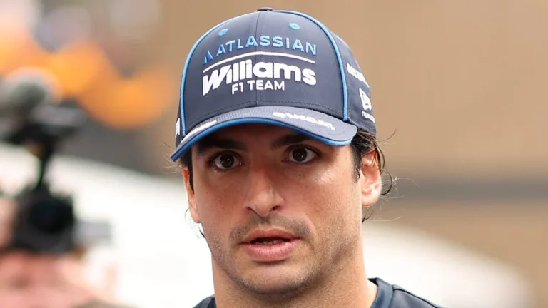 Carlos Sainz en el paddock de Fórmula 1 en México