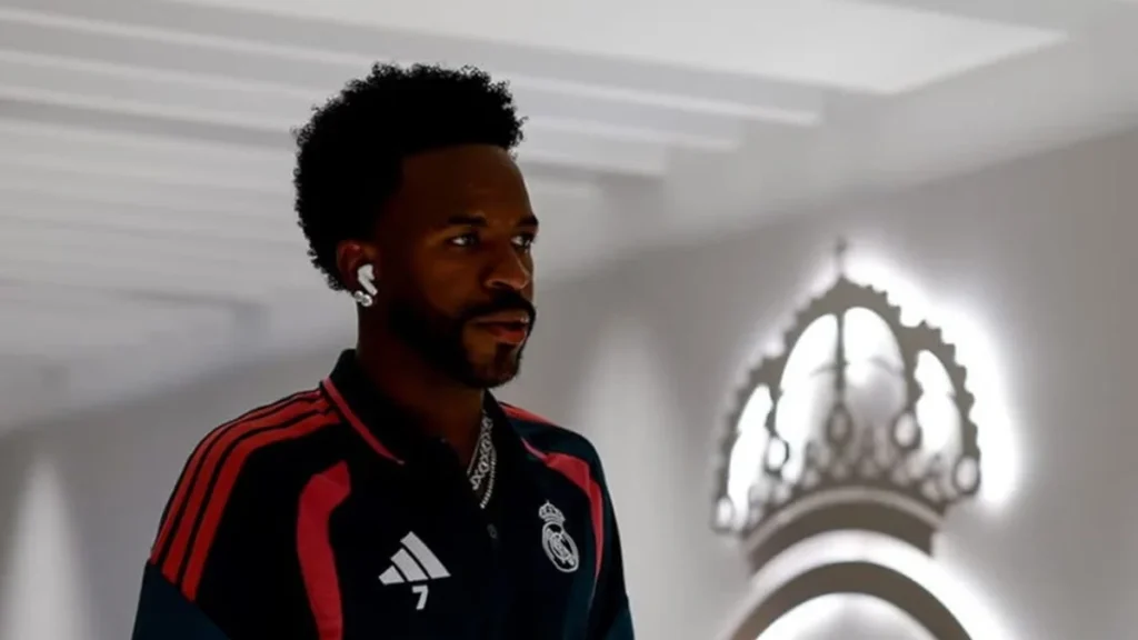 Vinícius Júnior con la camiseta del Real Madrid en un partido oficial