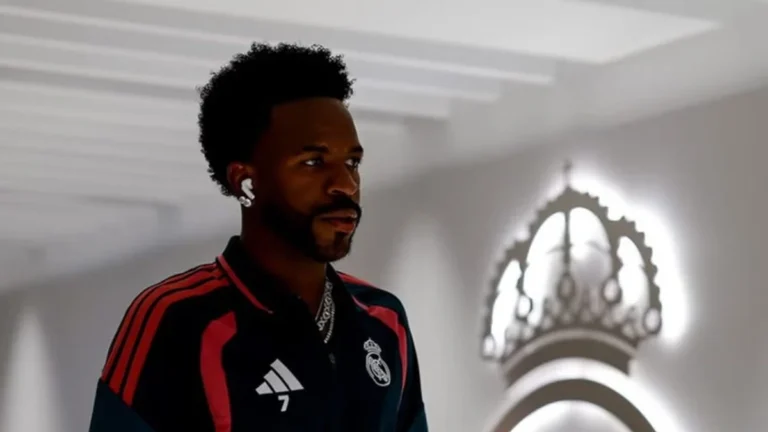 Vinícius Júnior con la camiseta del Real Madrid en un partido oficial