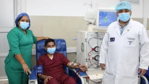 Paciente en tratamiento de hemodiálisis en centro médico especializado en Ecuador
