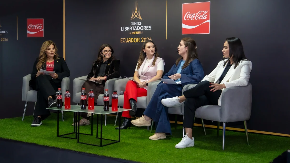 Encuentro de fútbol femenino promovido por Coca-Cola en Ecuador