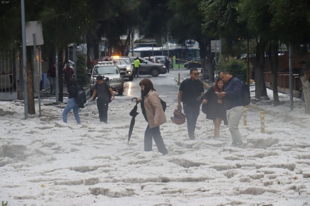 ¿Cómo se forma el granizo? El proceso físico que hace crecer las piedras de hielo dentro de las nubes