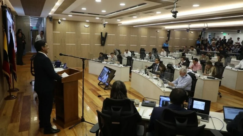Sesión del Concejo Metropolitano de Quito en el Palacio Municipal