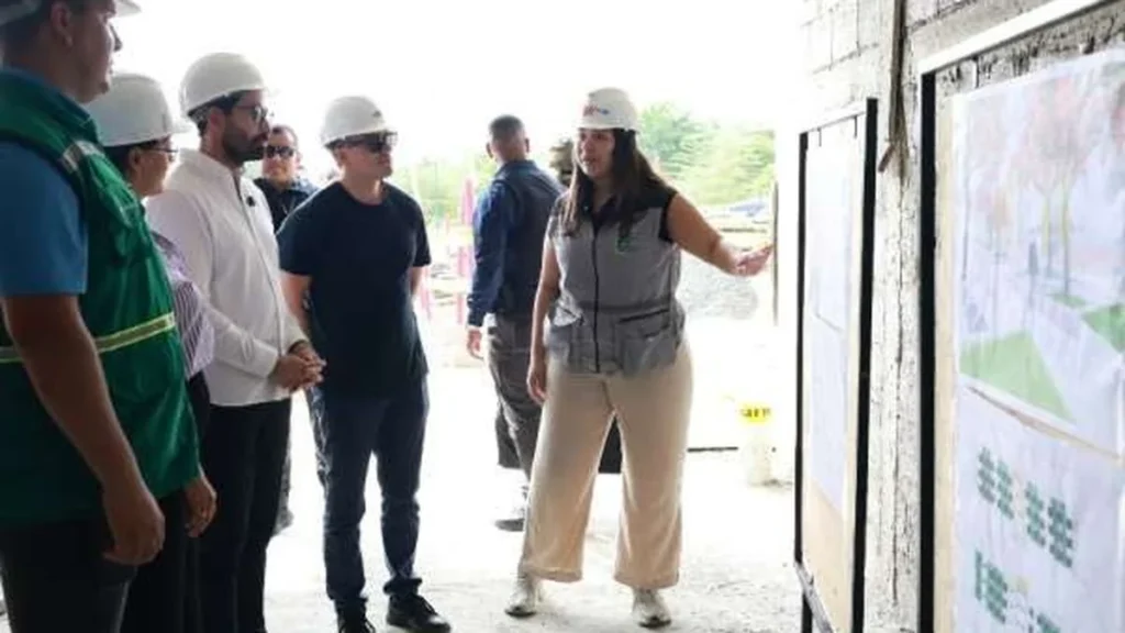 Edificio universitario en construcción en el campus de la UTM en Portoviejo