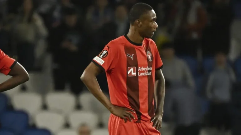 Denil Castillo celebrando gol con la camiseta del Midtjylland