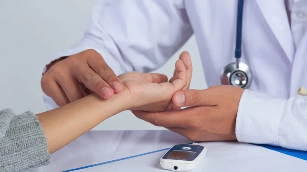 Control de glucosa en sangre y consulta nutricional para paciente con diabetes