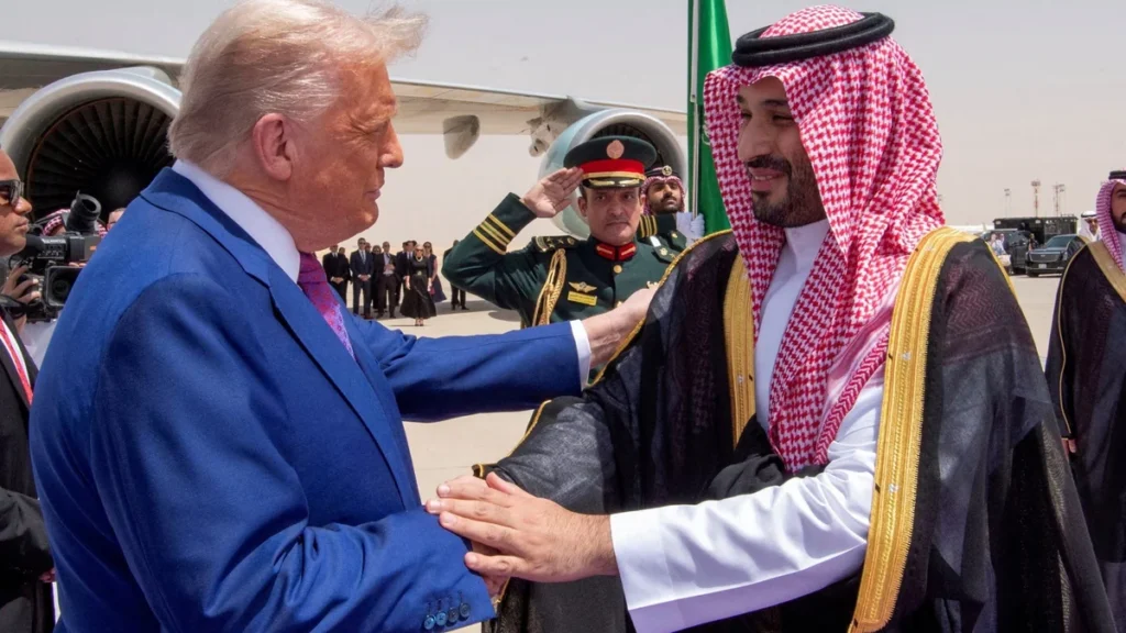 Donald Trump interviniendo sobre política internacional