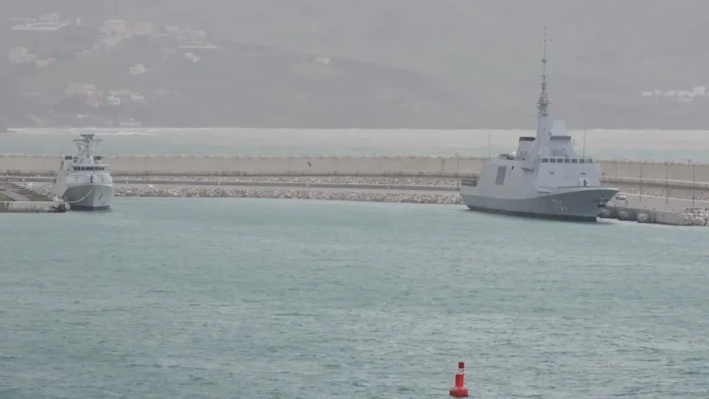 Patrulleras de la Armada espanola navegando cerca de Ceuta