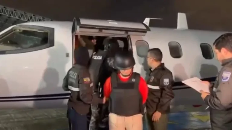 Inda Peñarrieta custodiada tras su detención por caso de lavado