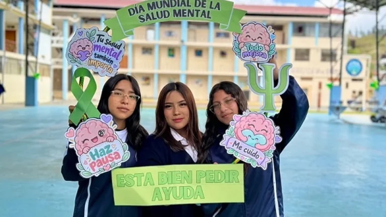 Feria informativa de salud mental y prevención psicológica en Loja