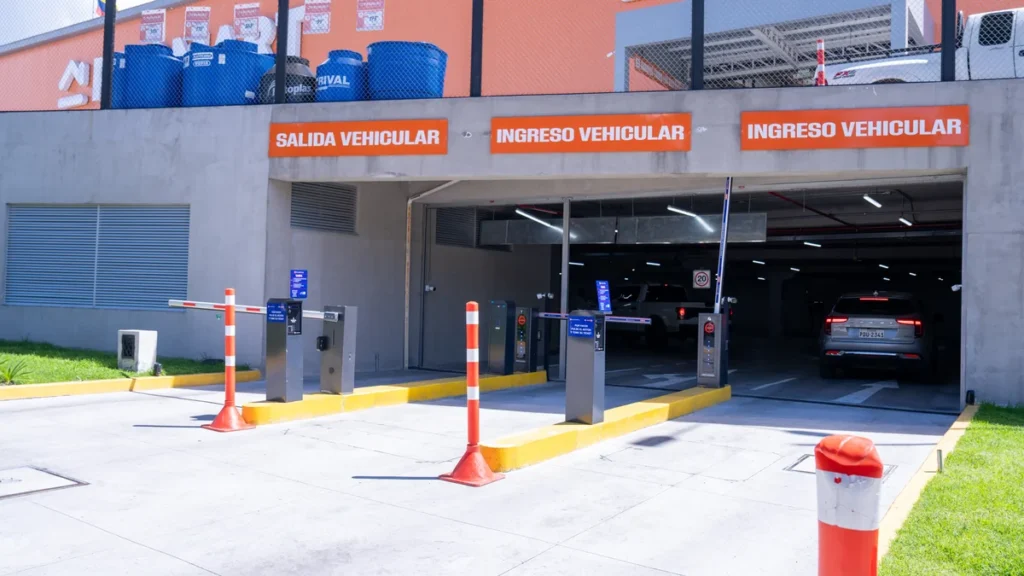 Infraestructura y cámaras inteligentes de videovigilancia en tienda retail