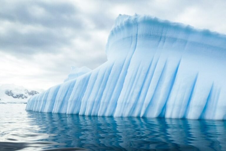 El telescopio IceCube en la Antártida corona el Premio Nobel de Física 2026