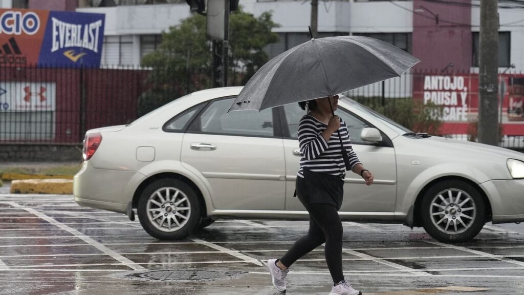Inamhi alerta sobre lluvias intensas y tormentas en 14 ciudades de Ecuador