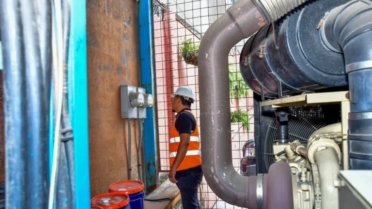 Industria en Ecuador advierte ajuste de nóminas si apagones siguen a enero
