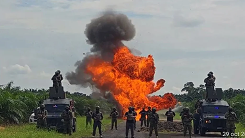 Zanjas y destrucción militar tras la inhabilitacion de pista clandestina en mocache