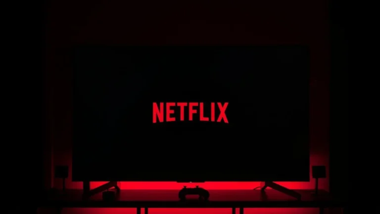 Pantalla inteligente reproduciendo contenido de catálogo streaming