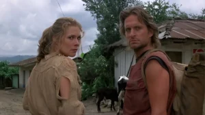 Michael Douglas y Kathleen Turner en una ceremonia cinematográfica