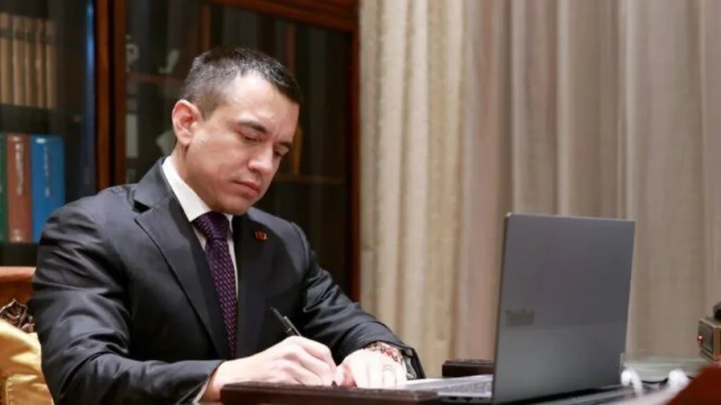 Decreto de Daniel Noboa sobre ingresos temporales del Estado para 2027