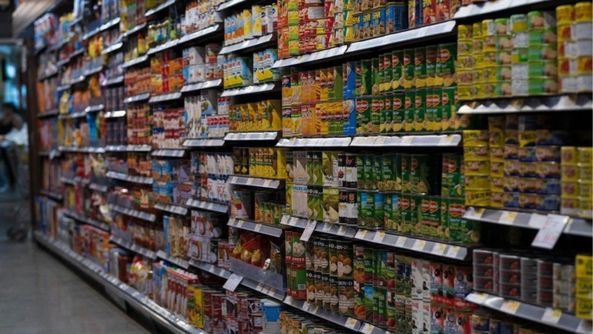 Planta de procesamiento de alimentos operando durante desconexión eléctrica