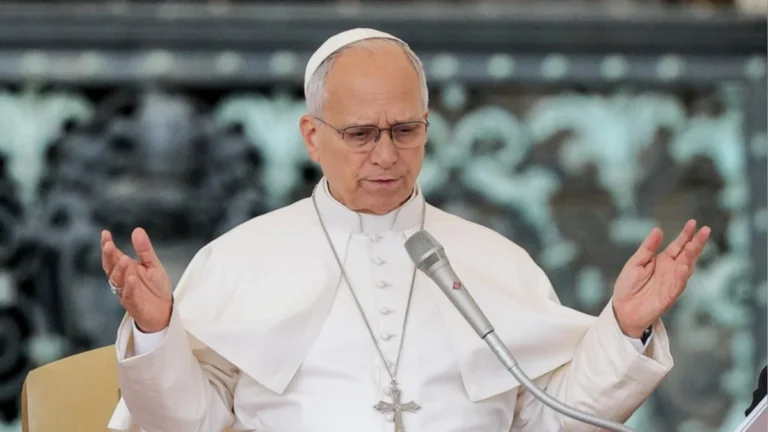 El papa León XIV en actividad oficial en la Santa Sede