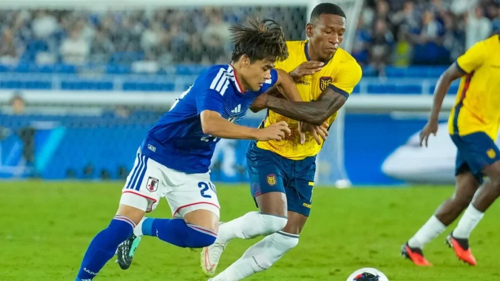 Pervis Estupiñán en entrenamiento con la Selección de Ecuador