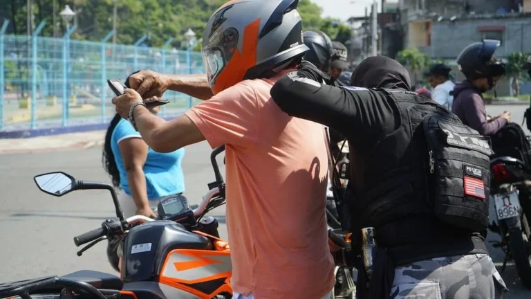 Los policías custodiarán el feriado nacional en carreteras