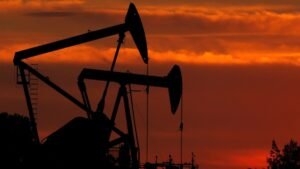 El precio del petróleo sube con fuerza ante crecientes amenazas bélicas