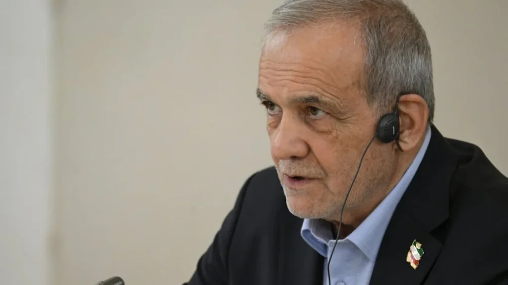 El presidente de Irán Masud Pezeshkian durante conferencia de prensa internacional