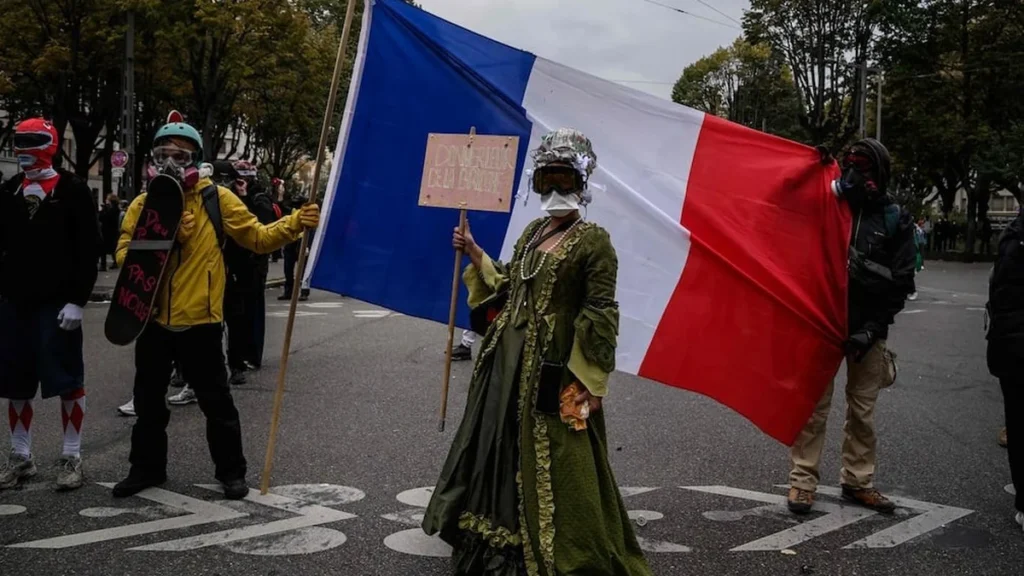 Multitudinarias protestas en Francia contra el alto costo de la vida