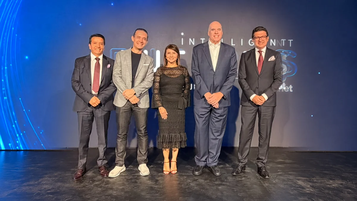 Participantes y directivos en el foro tecnológico Intelligent Futures Summit de Puntonet