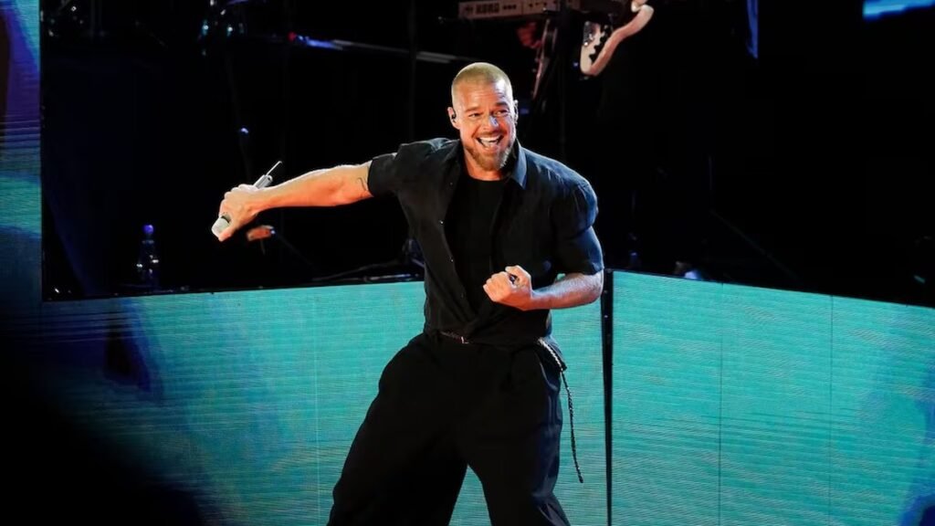 Ricky Martin sorprende con gradas vacias en concierto en Puebla