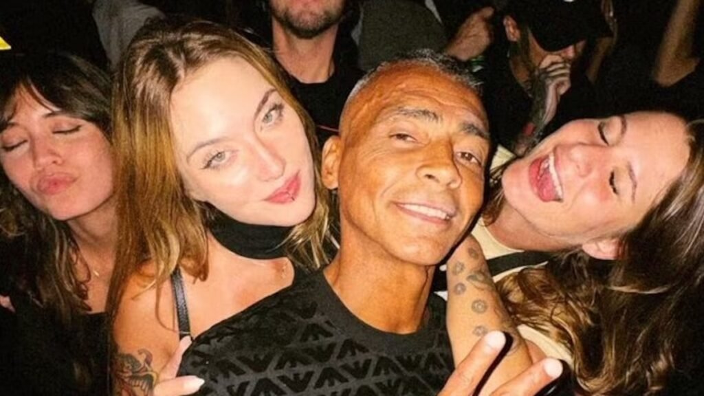 Romário causa revuelo en Brasil por salida nocturna con joven surfista