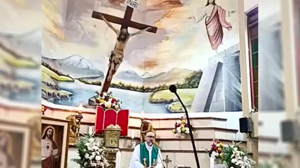 Sacerdote Patricio Sánchez fallece tras caída de cruz durante misa en Guayaquil - cobertura informativa