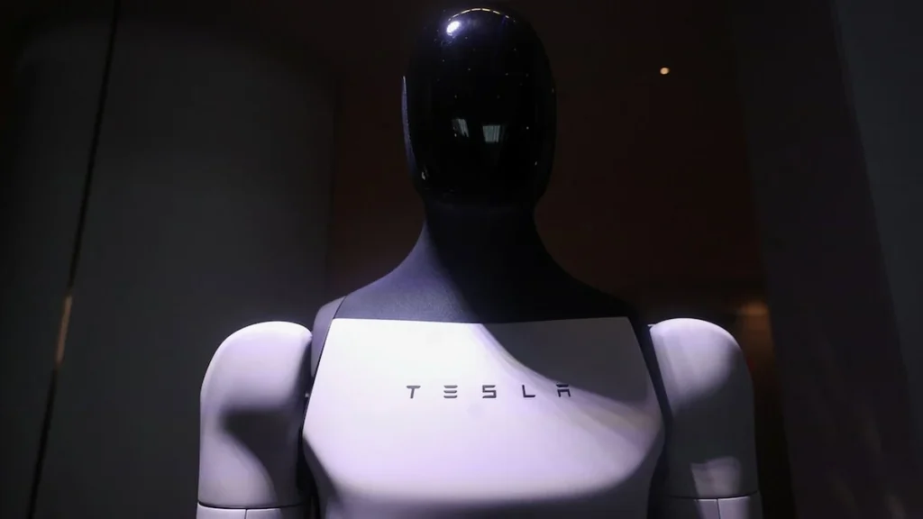 Robot humanoide Tesla Optimus en pruebas de fábrica