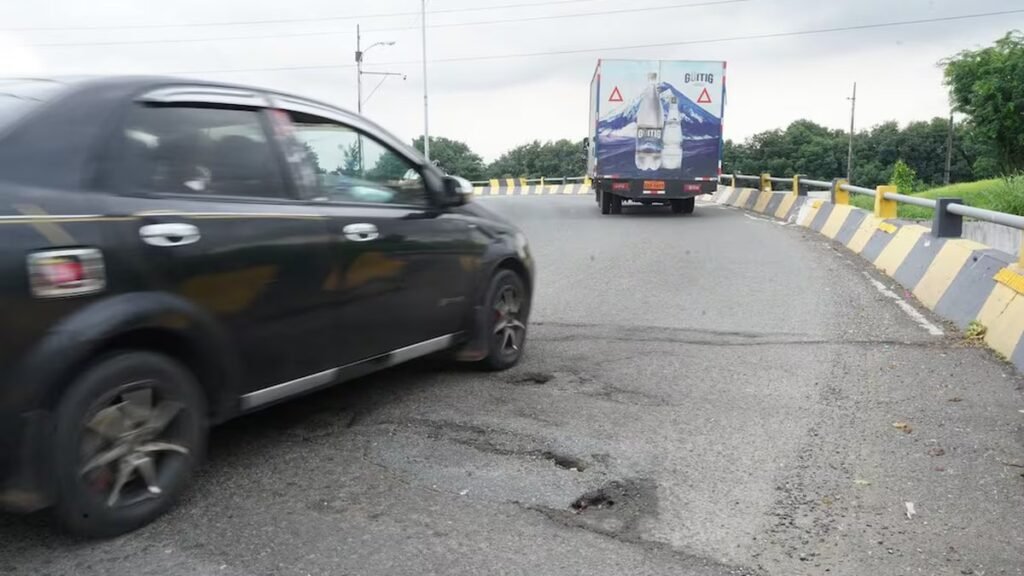 Tragedia vial en Guayaquil: motociclista muere al caer de paso a desnivel
