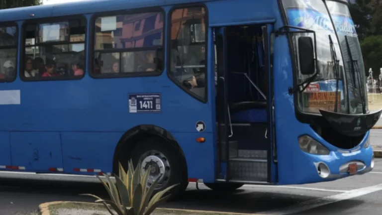 Buses urbanos de Latacunga reducen recorridos en demanda de incremento tarifario