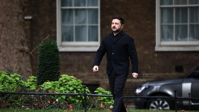 Volodímir Zelenski junto al primer ministro Keir Starmer en Downing Street en Londres