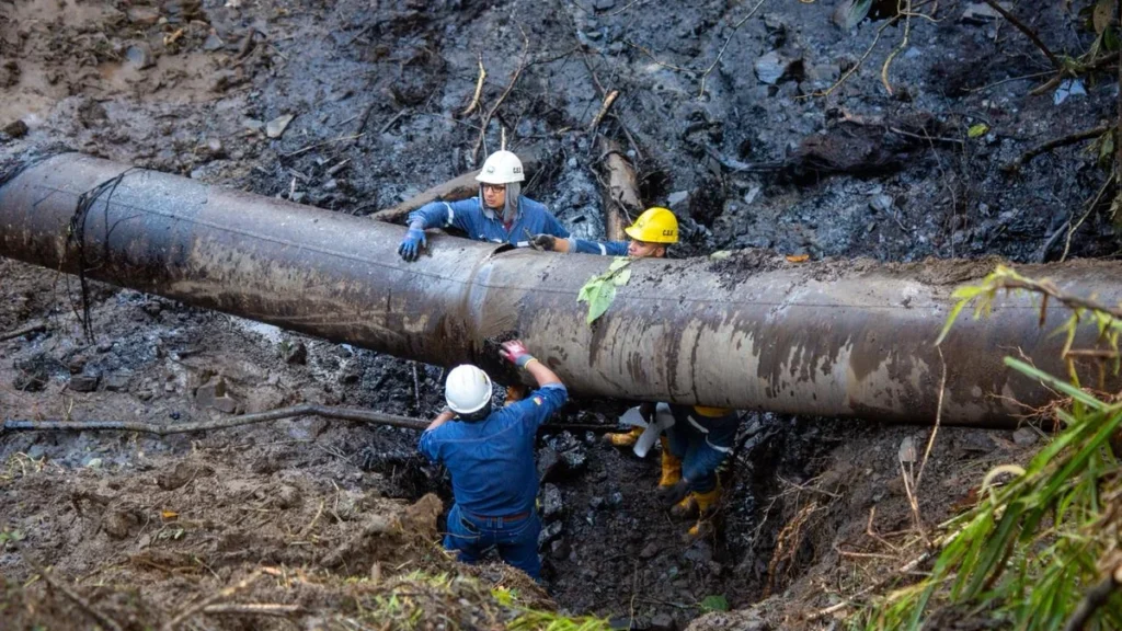 Tuberías e infraestructura del oleoducto SOTE en Ecuador